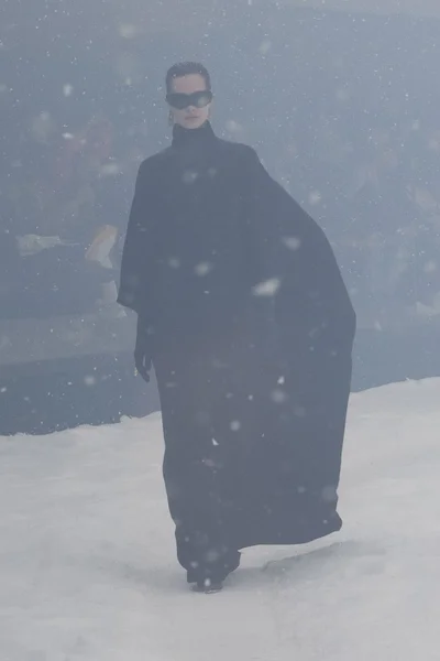 Look 11